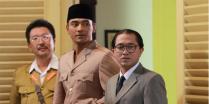 For this scene, Soekarno's white suit was still at the cleaners.